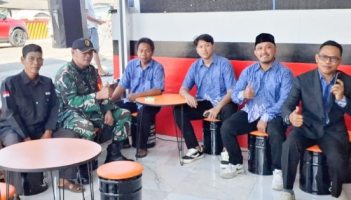 Babinsa Koramil 2304/Anyar Intensifkan Komsos Bahas Kamtibmas Bersama Warga