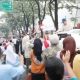 Momen Hangat Warga Sambut Kedatangan Prabowo di Bandung : Pak Minta Foto!