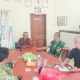 Babinsa Koramil 2302/Bojonegara Aktif Komsos, Bahas Keamanan dan Gotong Royong Bersama Warga