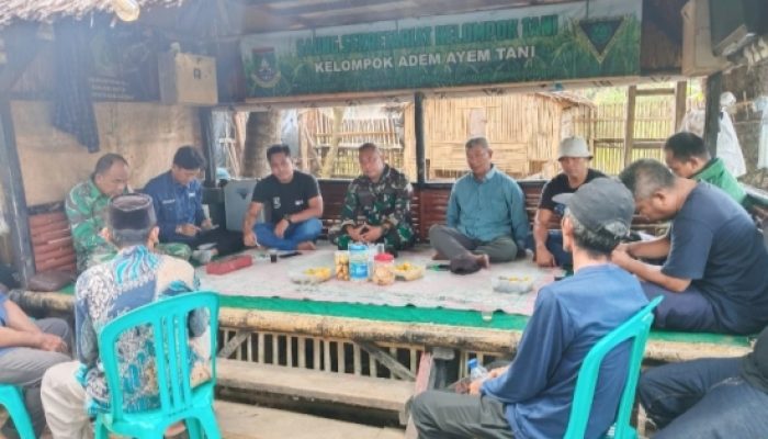 Jelang Idul Adha, Babinsa Koramil 2301/Cilegon Perkuat Keamanan Lingkungan Bersama Warga