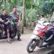 Babinsa Koramil 2304/Anyar Gotong Royong Bersama Warga Bangun Masjid dan Talut