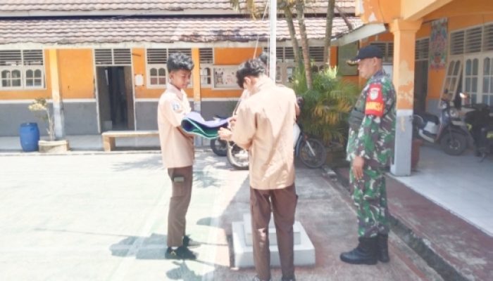 Babinsa Koramil 2304/Anyar Aktif Bina Pelajar dan Monitoring Penyaluran MBG di Wilayah Anyar