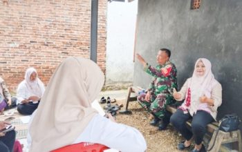 Babinsa Koramil 2307/Ciwandan Bersama PKK dan Kader Posyandu Laksanakan Pendataan Warga
