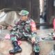 Babinsa Koramil 2304/Anyar Tingkatkan Kamtibmas dan Kepedulian Lingkungan Melalui Komsos Bersama Warga