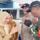 Babinsa Koramil 2305/Cinangka Aktif Pantau Harga Sembako dan Dampingi Penyerahan Ambulans Desa Siaga