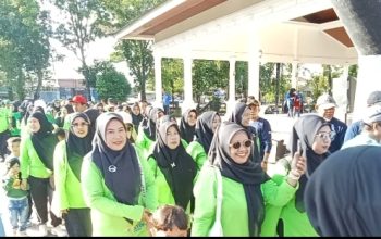 Peserta Dari Kecamatan Polsel Terbanyak Meriahkan Gerak Jalan Santai Hardiknas, Bukti Nyata Kekompakan Guru