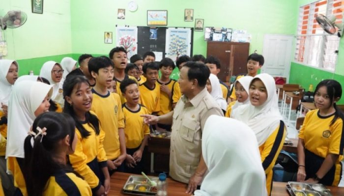 Kala Prabowo Dengarkan Cita-Cita Pelajar SMP 111 Jakarta Barat: Jadi Presiden hingga Bawa Indonesia ke Piala Dunia