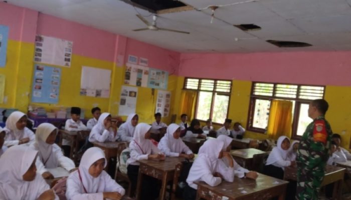 Babinsa Koramil 2307/Ciwandan Perkuat Kemanunggalan dengan Warga Melalui Komsos Bahas Gotong Royong dan Siskamling