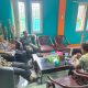 Babinsa Koramil 2303/Pulomerak Tingkatkan Pembinaan Generasi Muda dan Koordinasi Keamanan Wilayah Melalui Komsos