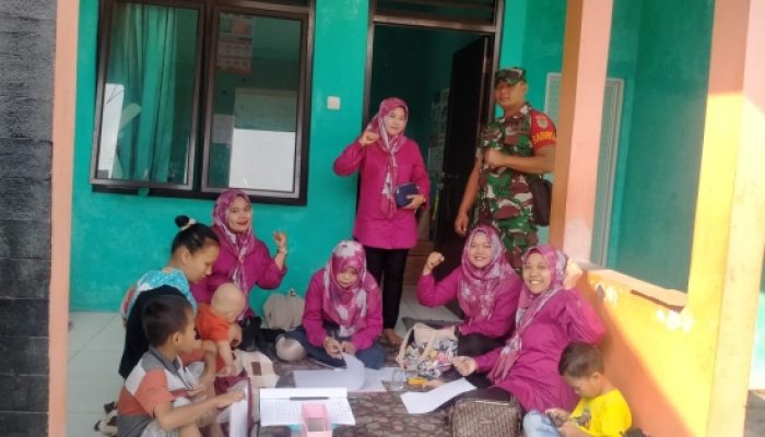 Babinsa Koramil 2307/Ciwandan Laksanakan Pendataan Balita dan Anak Imunisasi Bersama Kader Posyandu