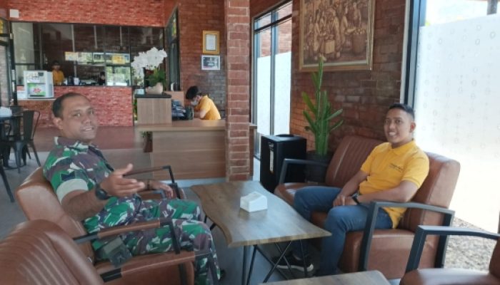 Babinsa Koramil 2306/Mancak Perkuat Kebersamaan Warga dan Ketahanan Pangan Melalui Komsos