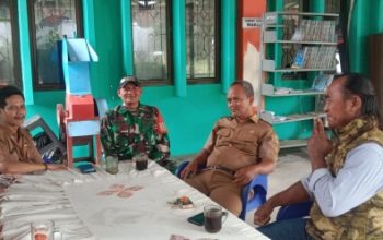 Babinsa Koramil 2307/Ciwandan Perkuat Keamanan dan Kebersihan Lingkungan Melalui Komsos di Citangkil