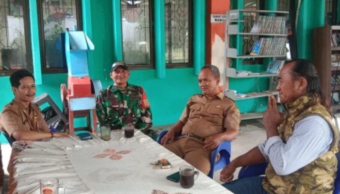 Babinsa Koramil 2307/Ciwandan Perkuat Keamanan dan Kebersihan Lingkungan Melalui Komsos di Citangkil