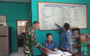 Babinsa Koramil 2301/Cilegon Kawal Pendataan Ulang dan Pendistribusian Bantuan Sosial bagi Warga Penerima Manfaat