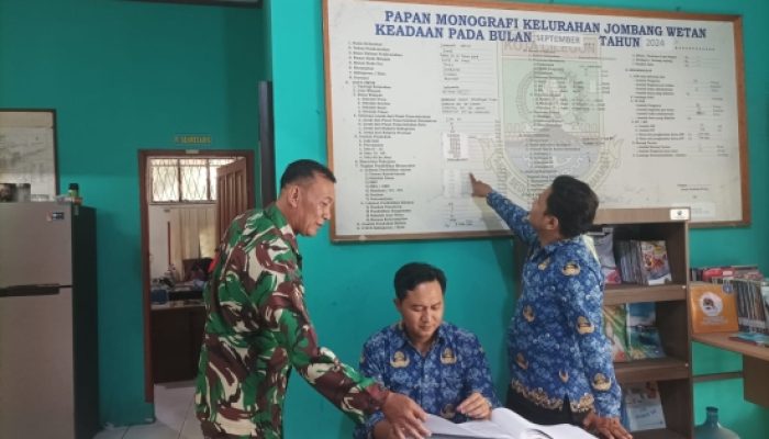 Babinsa Koramil 2301/Cilegon Kawal Pendataan Ulang dan Pendistribusian Bantuan Sosial bagi Warga Penerima Manfaat
