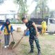 Babinsa Koramil 2301/Cilegon Bersama Warga Gelar Karya Bakti Bersihkan Lingkungan dan Perbaiki Drainase