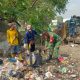 Babinsa Koramil 2302/Bojonegara Gencarkan Karya Bakti, Bantu Bersihkan Lingkungan dan Bangun Rumah Warga