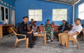 Babinsa Koramil 2304/Anyar Gelar Komsos Bersama Tokoh Masyarakat Bahas Kamtibmas Wilayah