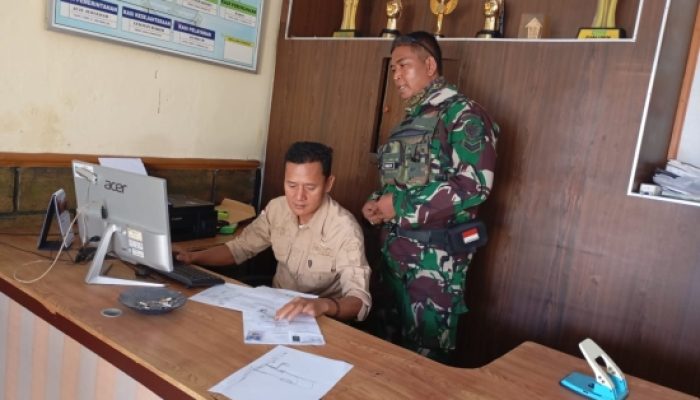 Babinsa Koramil 2305/Cinangka Laksanakan Pendataan Penduduk dan Penerima Bansos di Wilayah Binaan