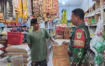 Babinsa Koramil 2307/Ciwandan Laksanakan Pendataan Imunisasi Anak dan Monitoring Harga Sembako di Wilayah Binaan