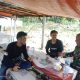 Babinsa Koramil 2303/Pulomerak Perkuat Kamtibmas Melalui Komsos Bersama RT dan Warga di Wilayah Binaan