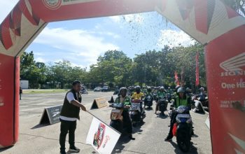 Honda Babel Tantang Ojol Adu Irit BBM di Tanjung Pendam  Babel – Puluhan pengemudi ojek online (ojol) di Belitung mengikuti Ojol Irit Challenge yang digelar Honda Babel di kawasan Tanjung Pendam.  Melalui kegiatan ini, para peserta ditantang membuktikan kemampuan berkendara hemat bahan bakar tanpa mengabaikan faktor keselamatan.  Mengusung tema “Buktikan Siapa yang Paling Irit!”, kegiatan tersebut menjadi ajang kompetisi sekaligus edukasi bagi pengemudi ojol yang sehari-hari mengandalkan sepeda motor untuk mencari nafkah.  Selain adu efisiensi bahan bakar, peserta juga mengikuti berbagai rangkaian kegiatan seperti Convoy Irit Challenge, edukasi safety riding, servis gratis, hingga lomba konten kreatif dengan hadiah jutaan rupiah.  Promotion Honda Babel, Hariansyah, mengatakan kegiatan itu merupakan bentuk apresiasi kepada para pengemudi ojol yang berkontribusi mendukung mobilitas masyarakat.  “Ojol Irit Challenge bukan sekadar kompetisi mencari siapa yang paling hemat bahan bakar.  Kami ingin mengajak para pengemudi ojek online merasakan langsung bagaimana teknik berkendara yang tepat dapat meningkatkan efisiensi sekaligus menjaga keselamatan di jalan,” kata Hariansyah.  Menurutnya, konsumsi bahan bakar yang efisien tidak hanya bergantung pada teknologi kendaraan, tetapi juga dipengaruhi kebiasaan pengendara.   Teknik akselerasi yang halus, menjaga kecepatan tetap stabil, dan melakukan perawatan rutin dinilai mampu membantu menghemat penggunaan BBM.  Honda Babel juga memberikan layanan pemeriksaan dan perawatan sepeda motor gratis kepada peserta. Program tersebut ditujukan untuk menjaga kondisi kendaraan tetap prima sehingga dapat menunjang aktivitas para pengemudi setiap hari.  Hariansyah menilai antusiasme peserta menunjukkan semakin tingginya kesadaran pengemudi terhadap pentingnya berkendara hemat sekaligus aman.  “Melalui kegiatan ini, Honda Babel ingin terus mengedukasi masyarakat tentang pentingnya keselamatan berkendara melalui kampanye #Cari_Aman, sekaligus mendukung penggunaan kendaraan yang lebih efisien dan ramah lingkungan,” ujarnya.  Dengan latar Pantai Tanjung Pendam, Ojol Irit Challenge tak hanya menjadi arena kompetisi, tetapi juga wadah silaturahmi dan edukasi bagi komunitas ojol di Belitung.
