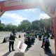 Honda Babel Tantang Ojol Adu Irit BBM di Tanjung Pendam  Babel – Puluhan pengemudi ojek online (ojol) di Belitung mengikuti Ojol Irit Challenge yang digelar Honda Babel di kawasan Tanjung Pendam.  Melalui kegiatan ini, para peserta ditantang membuktikan kemampuan berkendara hemat bahan bakar tanpa mengabaikan faktor keselamatan.  Mengusung tema “Buktikan Siapa yang Paling Irit!”, kegiatan tersebut menjadi ajang kompetisi sekaligus edukasi bagi pengemudi ojol yang sehari-hari mengandalkan sepeda motor untuk mencari nafkah.  Selain adu efisiensi bahan bakar, peserta juga mengikuti berbagai rangkaian kegiatan seperti Convoy Irit Challenge, edukasi safety riding, servis gratis, hingga lomba konten kreatif dengan hadiah jutaan rupiah.  Promotion Honda Babel, Hariansyah, mengatakan kegiatan itu merupakan bentuk apresiasi kepada para pengemudi ojol yang berkontribusi mendukung mobilitas masyarakat.  “Ojol Irit Challenge bukan sekadar kompetisi mencari siapa yang paling hemat bahan bakar.  Kami ingin mengajak para pengemudi ojek online merasakan langsung bagaimana teknik berkendara yang tepat dapat meningkatkan efisiensi sekaligus menjaga keselamatan di jalan,” kata Hariansyah.  Menurutnya, konsumsi bahan bakar yang efisien tidak hanya bergantung pada teknologi kendaraan, tetapi juga dipengaruhi kebiasaan pengendara.   Teknik akselerasi yang halus, menjaga kecepatan tetap stabil, dan melakukan perawatan rutin dinilai mampu membantu menghemat penggunaan BBM.  Honda Babel juga memberikan layanan pemeriksaan dan perawatan sepeda motor gratis kepada peserta. Program tersebut ditujukan untuk menjaga kondisi kendaraan tetap prima sehingga dapat menunjang aktivitas para pengemudi setiap hari.  Hariansyah menilai antusiasme peserta menunjukkan semakin tingginya kesadaran pengemudi terhadap pentingnya berkendara hemat sekaligus aman.  “Melalui kegiatan ini, Honda Babel ingin terus mengedukasi masyarakat tentang pentingnya keselamatan berkendara melalui kampanye #Cari_Aman, sekaligus mendukung penggunaan kendaraan yang lebih efisien dan ramah lingkungan,” ujarnya.  Dengan latar Pantai Tanjung Pendam, Ojol Irit Challenge tak hanya menjadi arena kompetisi, tetapi juga wadah silaturahmi dan edukasi bagi komunitas ojol di Belitung.