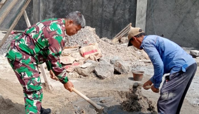 Babinsa Koramil 2301/Cilegon Bersama Warga dan DLH Gotong Royong Bersihkan Lingkungan serta Perbaiki Drainase