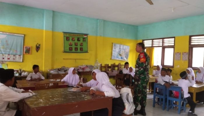 Tanamkan Semangat Nasionalisme, Babinsa Koramil 2307/Ciwandan Berikan Materi Bela Negara kepada Pelajar