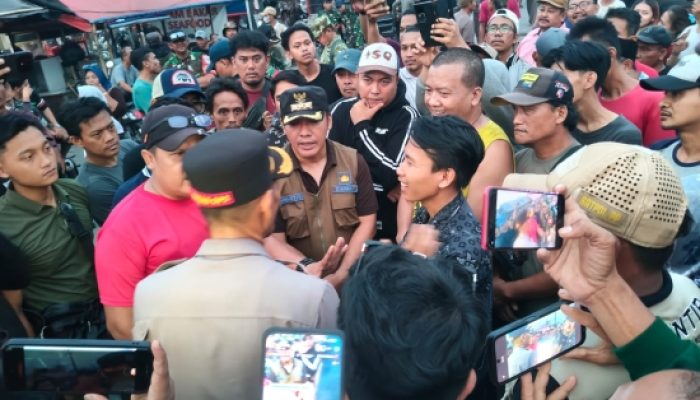 Hari Kedua Pembongkaran Pasar Penampungan Cisoka Memanas, Pemilik Lahan Pertanyakan Dasar Eksekusi Bangunan Pribadi