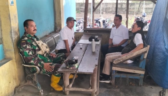 Babinsa Koramil 2302/Bojonegara Perkuat Silaturahmi Melalui Komsos Bahas Keamanan dan Gotong Royong Warga