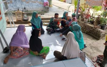 Babinsa Koramil 2306/Mancak Laksanakan Pendataan Sekolah dan Warga untuk Perkuat Data Kewilayahan