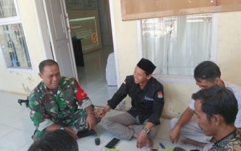 Babinsa Koramil 2306/Mancak Gelar Komsos Bahas Gotong Royong Jalan dan Penyaluran Bantuan Beras