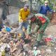 Babinsa Koramil 2302/Bojonegara Aktif Karya Bakti, Bantu Pembangunan Rumah dan Bersihkan Lingkungan