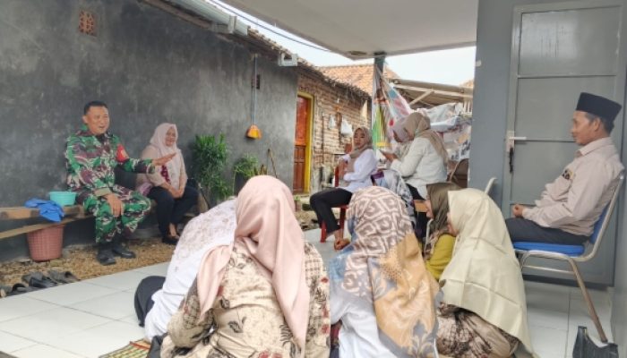 Babinsa Koramil 2307/Ciwandan Laksanakan Pendataan Kependudukan dan Imunisasi Bersama PKK serta Kader Posyandu