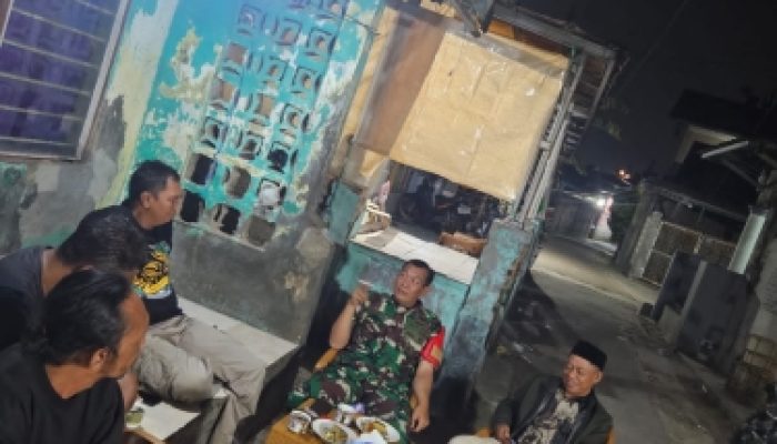 Babinsa Koramil 2301/Cilegon Intensifkan Komsos, Bahas Hari Jadi Perpustakaan Daerah dan Bahaya Narkoba