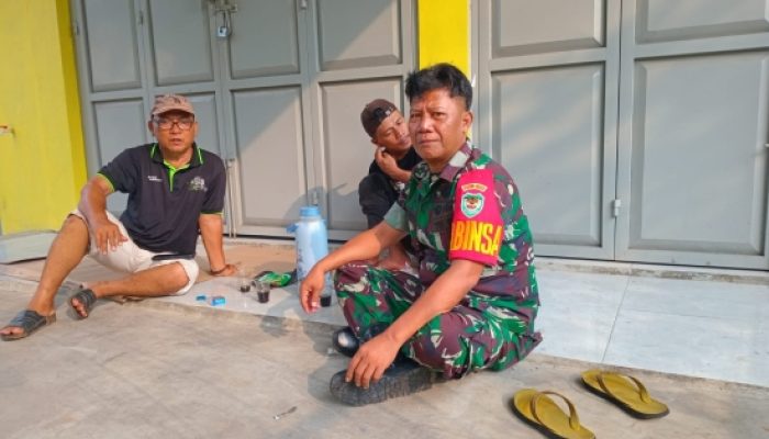 Babinsa Koramil 2305/Cinangka Gelar Komsos, Bahas Kenakalan Remaja dan Tantangan Lapangan Kerja
