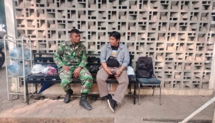 Babinsa Koramil 2302/Bojonegara Perkuat Komsos, Bahas Keamanan Wilayah dan Tingkatkan Semangat Gotong Royong