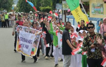Spanduk Dukung MBG Membentang Kala Prabowo Pidato di Hadapan Petani-Nelayan