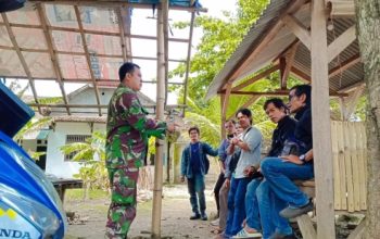 Babinsa Koramil 2305/Cinangka Perkuat Keamanan Lingkungan dan Edukasi Bahaya Narkoba Lewat Komsos