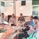 Babinsa Koramil 2304/Anyar Tingkatkan Kamtibmas Melalui Komsos Bersama Aparatur dan Warga