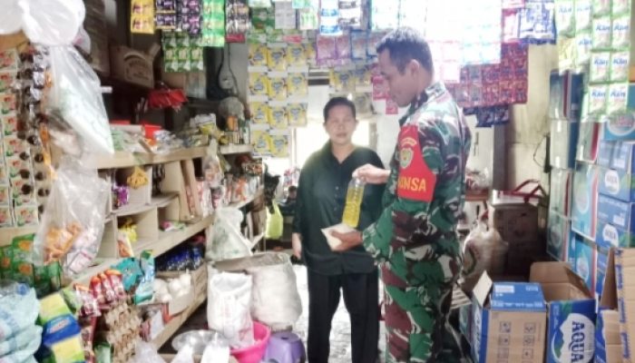 Babinsa Koramil 2302/Bojonegara Laksanakan Puanter, Dukung Fogging dan Pantau Aktivitas Pedagang Sembako