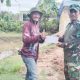 Babinsa Koramil 2304/Anyar Gotong Royong Bantu Pembangunan Rumah dan Irigasi di Wilayah Binaan