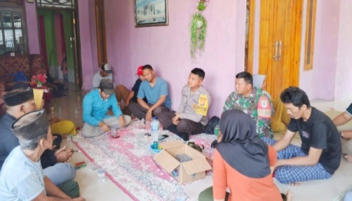Babinsa Koramil 2307/Ciwandan Gencarkan Komsos Bahas Gotong Royong dan Siskamling untuk Ciptakan Lingkungan Aman dan Sehat