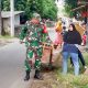 Babinsa Koramil 2307/Ciwandan Bersama Warga Gelar Karya Bakti, Bangun Rumah dan Bersihkan Lingkungan