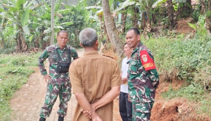 Babinsa Koramil 2302/Bojonegara Perkuat Komsos, Ajak Warga Tingkatkan Keamanan dan Semangat Gotong Royong