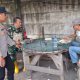 Babinsa Koramil 2302/Bojonegara Perkuat Keamanan dan Semangat Gotong Royong Lewat Komsos