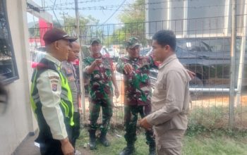 Babinsa Koramil 2303/Pulomerak Perkuat Sinergi dengan Security dan Masyarakat Demi Jaga Kondusivitas Wilayah