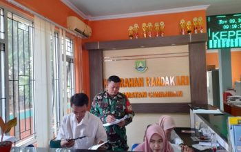 Babinsa Koramil 2307/Ciwandan Perkuat Kerukunan Warga dan Sinergitas dengan Aparatur Kelurahan Lewat Komsos