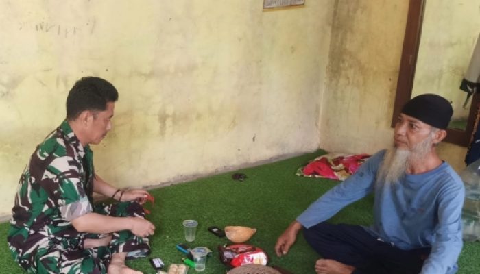 Babinsa Koramil 2305/Cinangka Perkuat Keamanan Lingkungan dan Edukasi Bahaya Narkoba Melalui Komsos